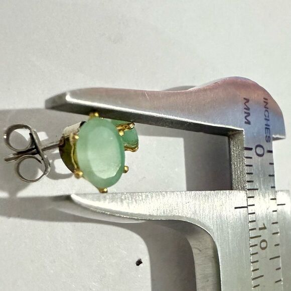 WOMEN’S GREEN GEMSTONE STUD EARRINGS – SILVER & GOLD MIXED METAL - Picture 11 of 17